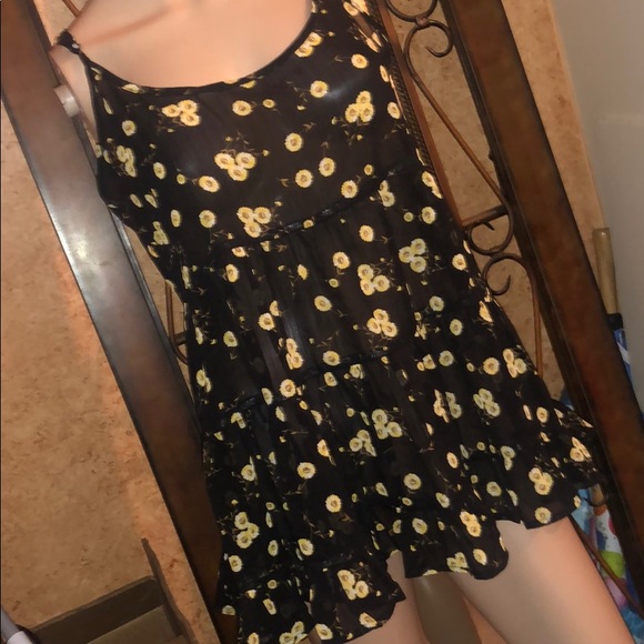 3/$25 💋Black Sleeveless Blouse - Wetseal M - Picture 3 of 5